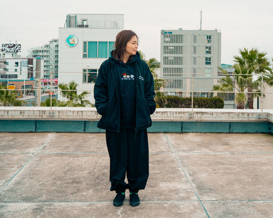 ロゴ刺繍パーカー（ネイビー）