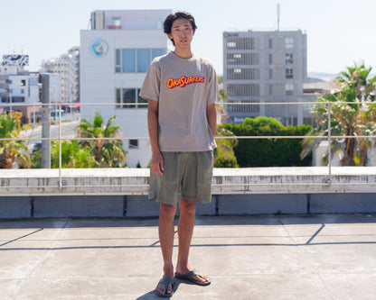 OKASURFERS TEE （サンドベージュ）