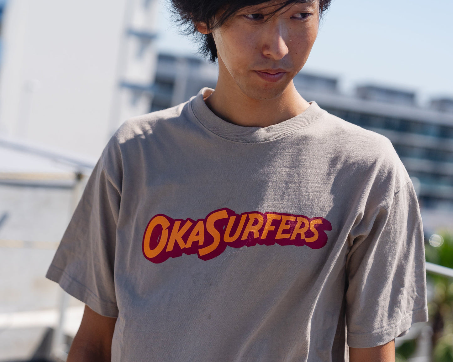 OKASURFERS TEE （サンドベージュ）
